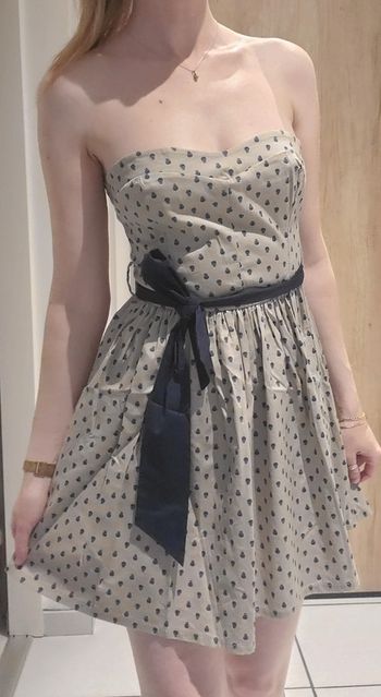 Jolie robe d'été patineuse sans bretelles beige