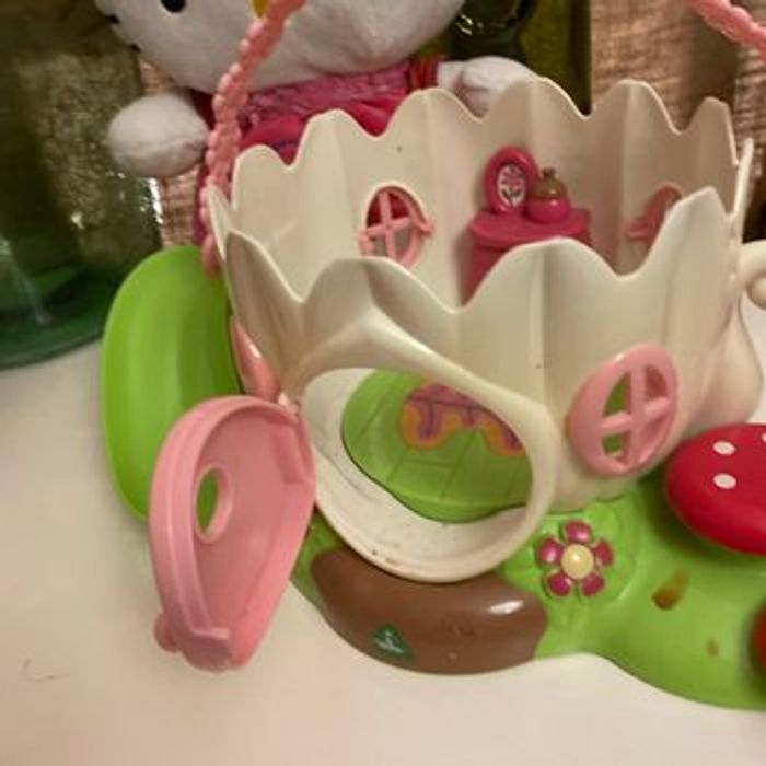 Maison des fait en forme de fleur et 3 peluches - photo numéro 6