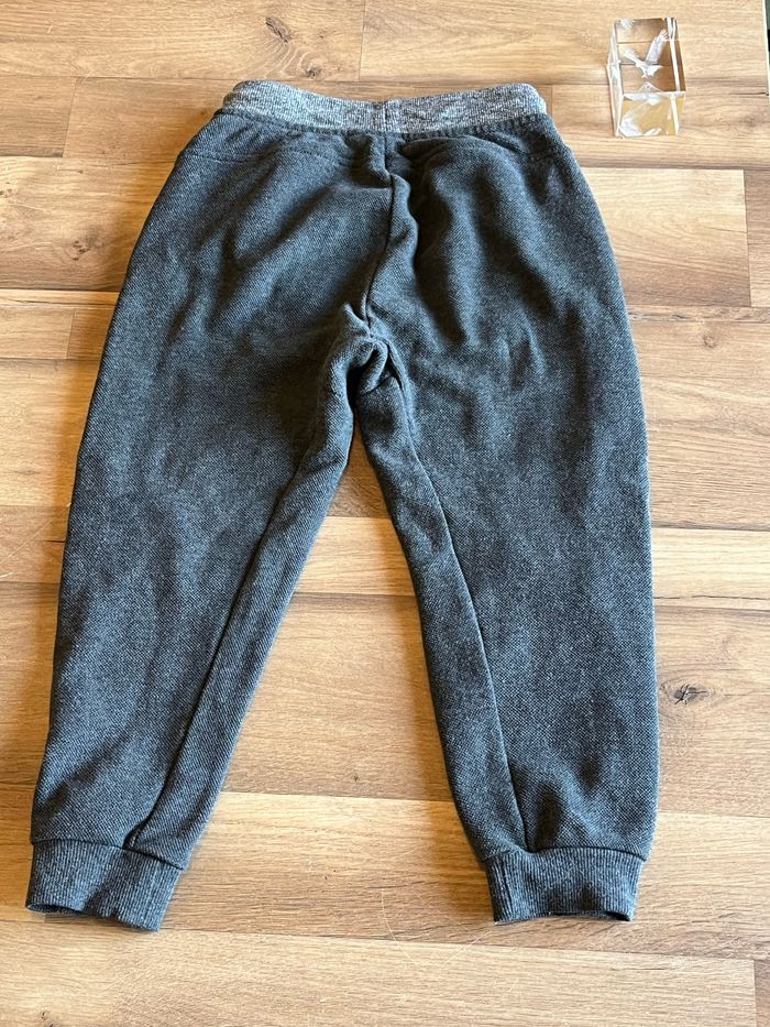 Je vend un pantalon garçon taille 8 ans très bon état - photo numéro 2