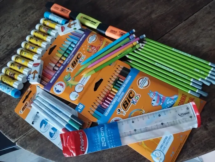 Gros lot fournitures scolaires - photo numéro 2