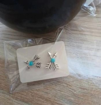 Boucle d'oreille neuf