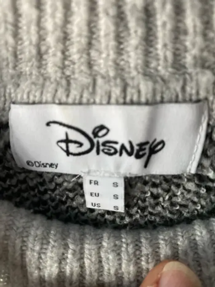 Pull Disney taille S - photo numéro 3