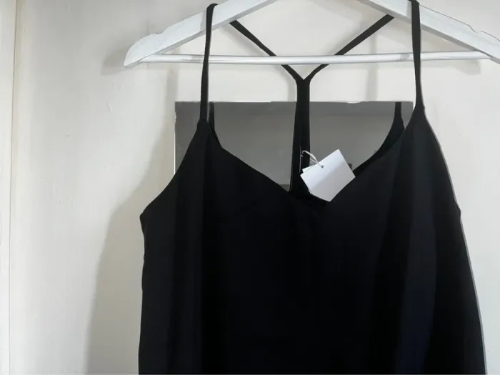 & Other Stories- Brassière ( avec top), taille L, noir , Neuf avec étiquette - photo numéro 2