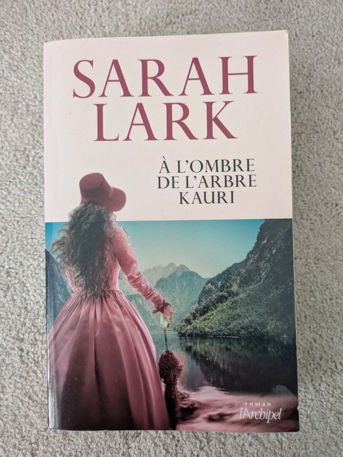 Livre A l'ombre de l'arbre Kauri de Sarah Lark