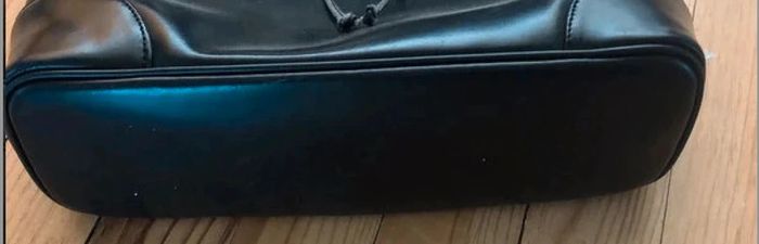 Minelli ravissant sac à main noir TBE🔆 cuir tout doublé L27 x H21 cm et 37 cm avec lanière P 10 cm - photo numéro 7