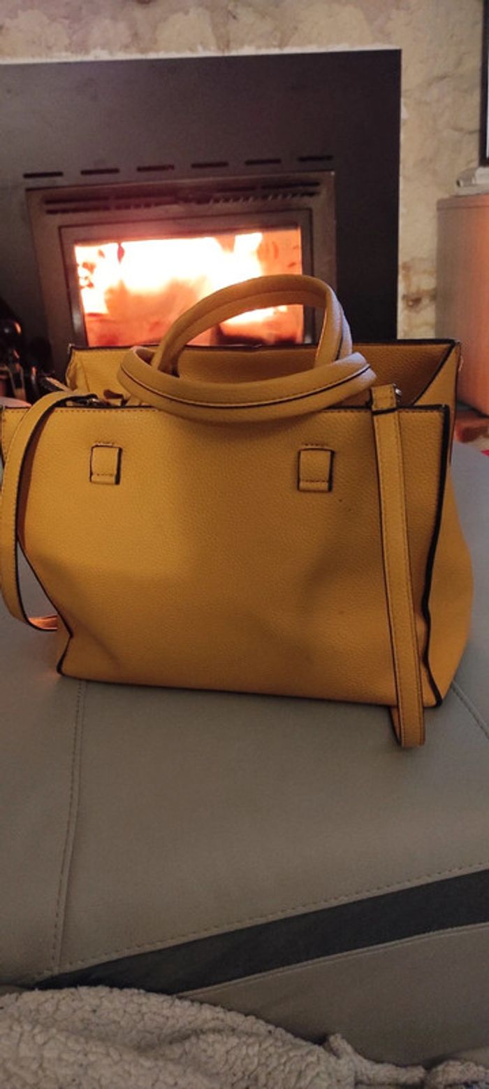 Sac à main jaune moutarde très bon état - photo numéro 2