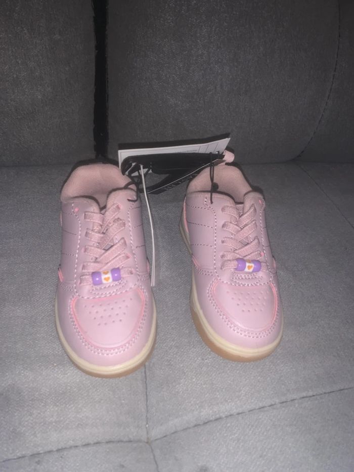 Chaussures neuves fille pointure 22