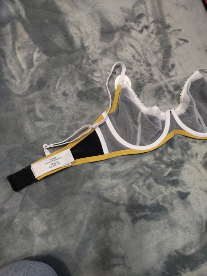 Soutien gorge neuf - photo numéro 4