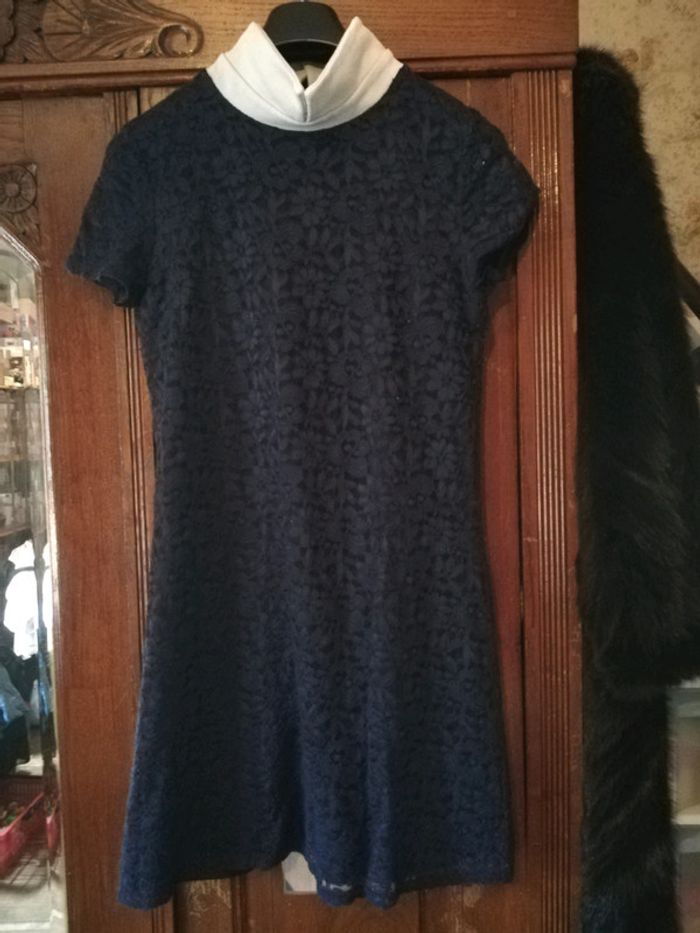 Robe en dentelle bleu foncé taille L