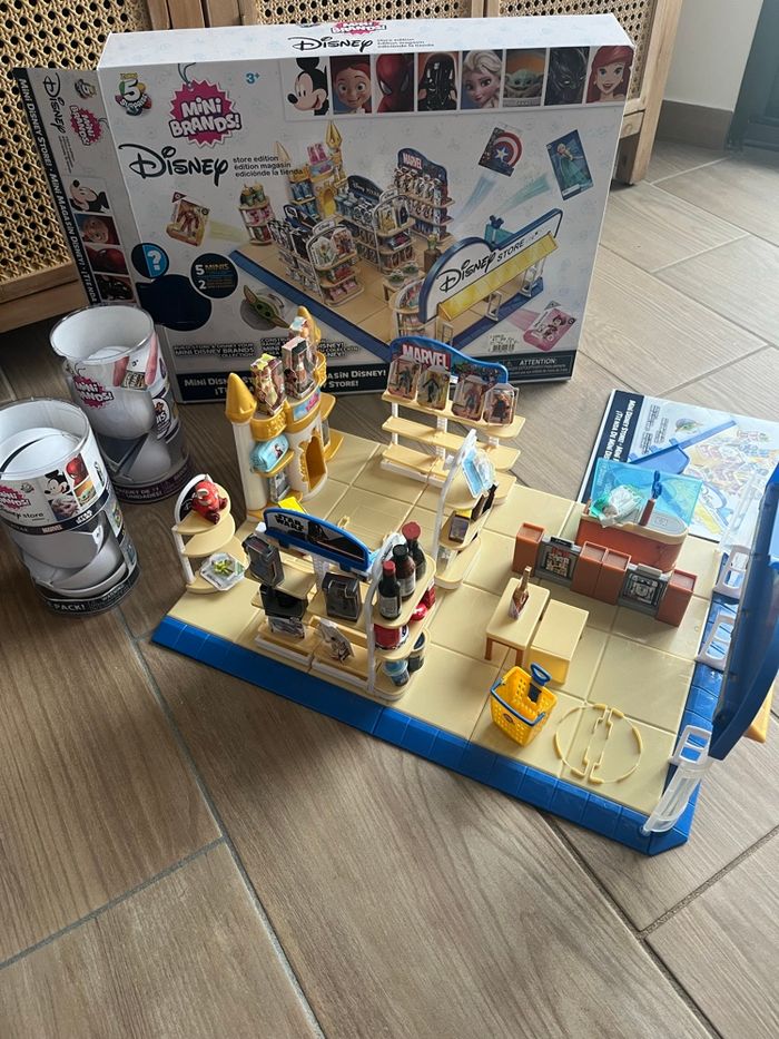 Magasin mini brands Disney - photo numéro 2