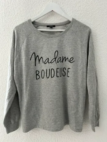Pull gris à inscription
