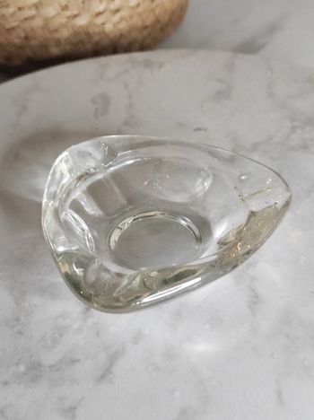Cendrier triangulaire vintage en verre