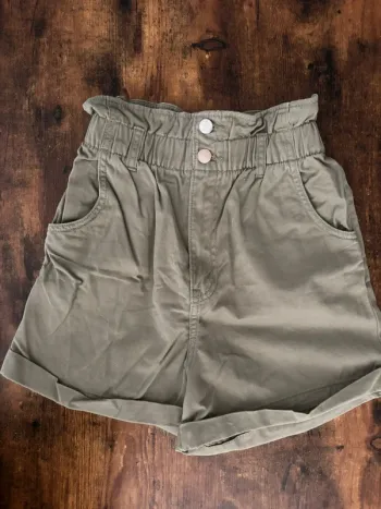 Short vert taille haute