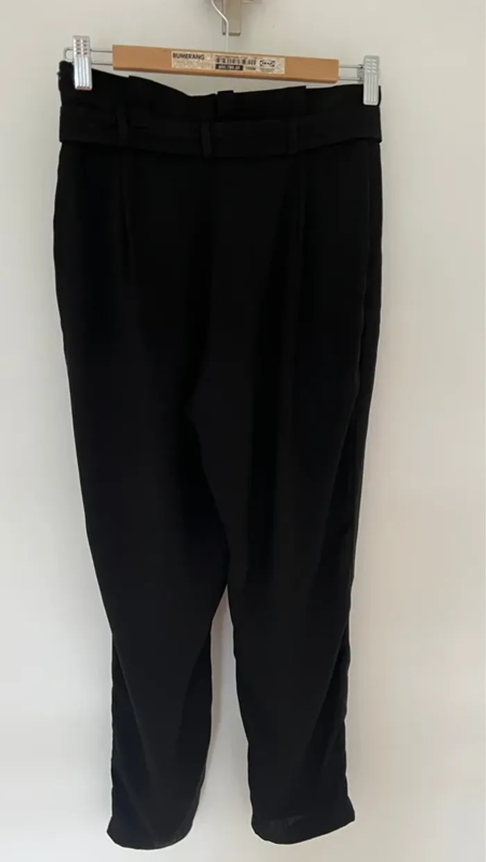 Pantalon carotte noir noué à la taille - photo numéro 3