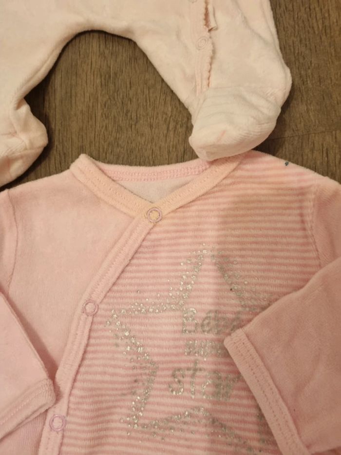 Lot de 12 babygros/grenouillères + 2 bodys + 1 body combi. Fille. Taille 1 mois. Neuf et TBE et BE - photo numéro 8