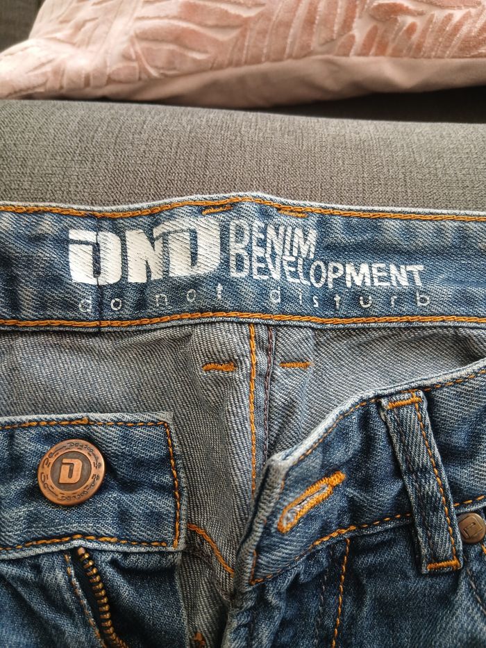 Jean droit. Taille W28 L32. Marque DND. - photo numéro 8