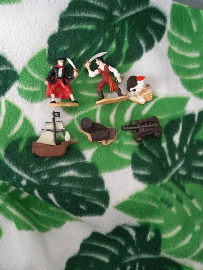 Lot 6 figurines pirates safari