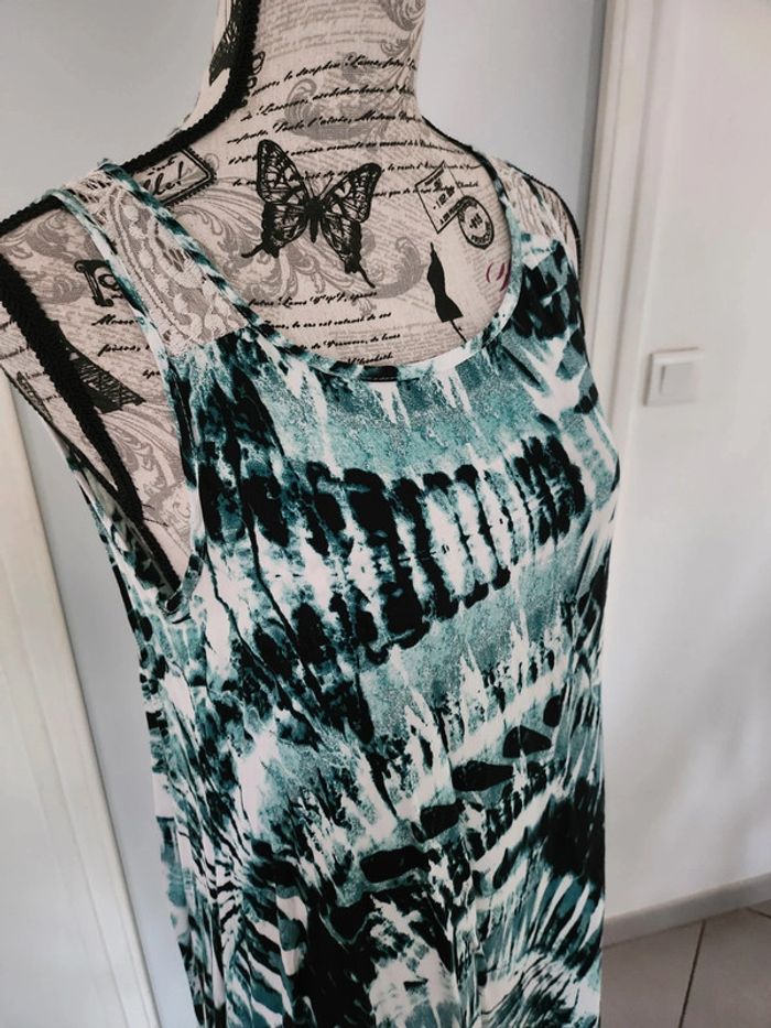 Superbe Robe Fluide épaules dentellées de marque Comeng et de taille 38-40 - photo numéro 2