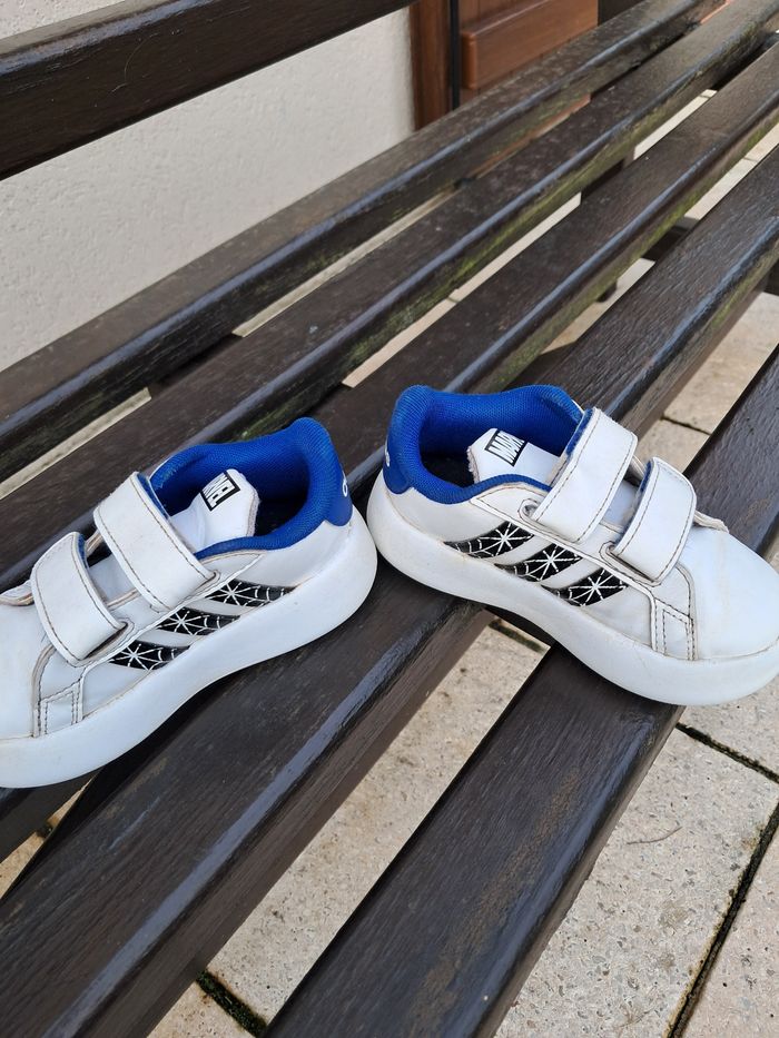 Lot de baskets divers enfant garçon taille 25 excellent état - photo numéro 2