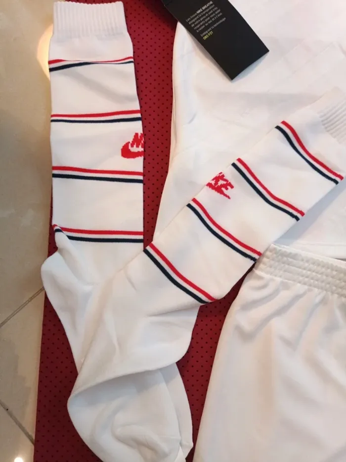 Tenue de foot PSG, Nike Authentique Officiel taille enfant 5/6 ans, Neuf - photo numéro 14