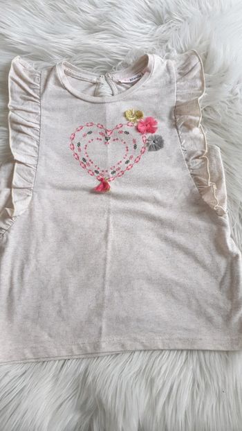 T-shirt.