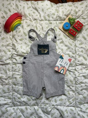 salopette short légère rayé gris et blanc 18/24 mois pressions entre les jambes 1.2.3 go