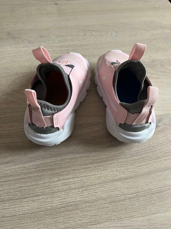 Baskets Nike pointure 22 - photo numéro 3