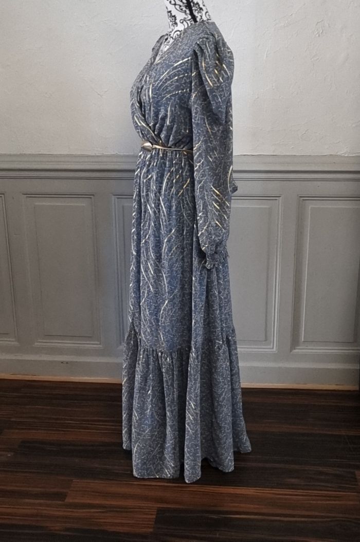 robe longue d'été ou cérémonie fluide bleu fleuri et or
Taille 36/38 - photo numéro 2