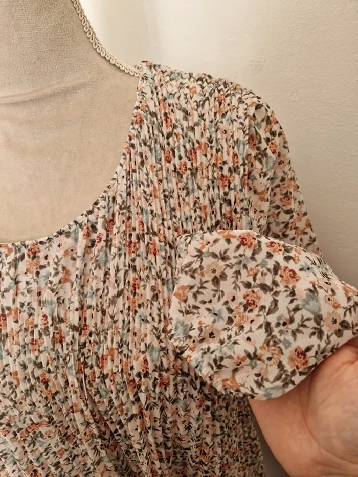 Robe a fleur plissé sapotille taille 40 - photo numéro 2