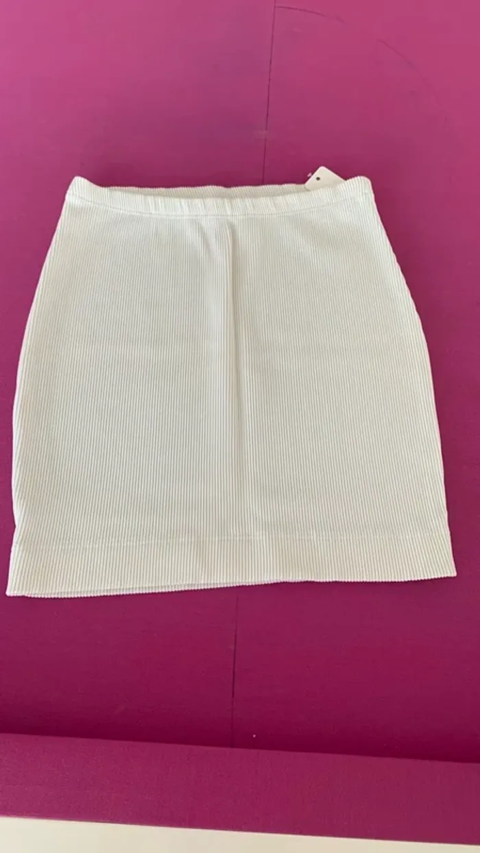 Jupe blanche droite courte
