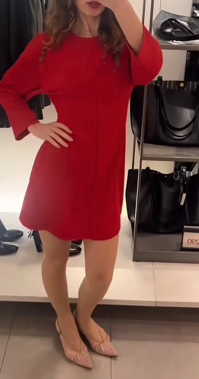 Robe rouge droite Zara taille 40 neuve