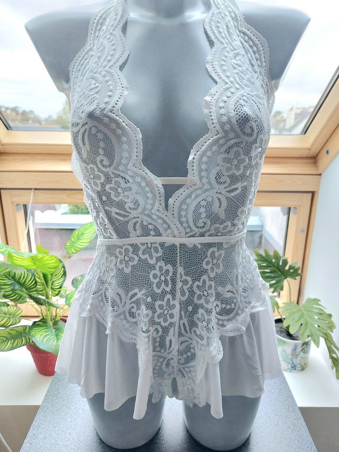 Superbe nuisette / body blanc cassé dentelle, chic et féminin Taille S/M - photo numéro 2