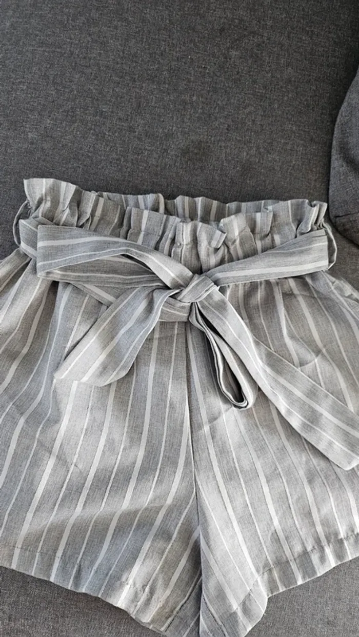 Short gris - photo numéro 3