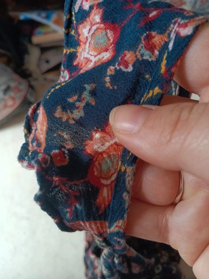 Robe légère t.38 kiabi mini trou sur le froufrou de l'épaule - photo numéro 3