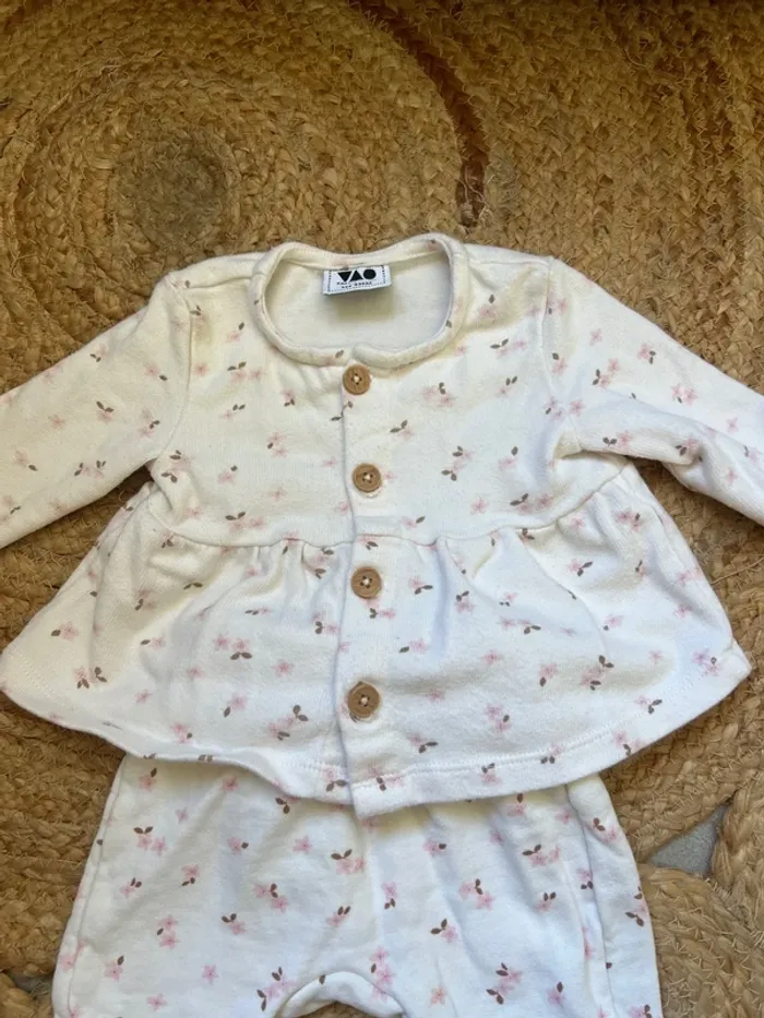 Ensemble bébé fille 1 mois - photo numéro 2