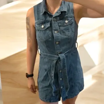 Robe courte en jean denim 💙 boutonnée & ceinturée | tendance été automne 2025