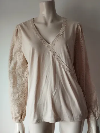Blouse crème Blancheporte 42/44  manches en "dentelle"