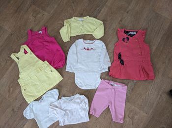 Lot de 8 vêtements 6 mois + 4 bodies offerts