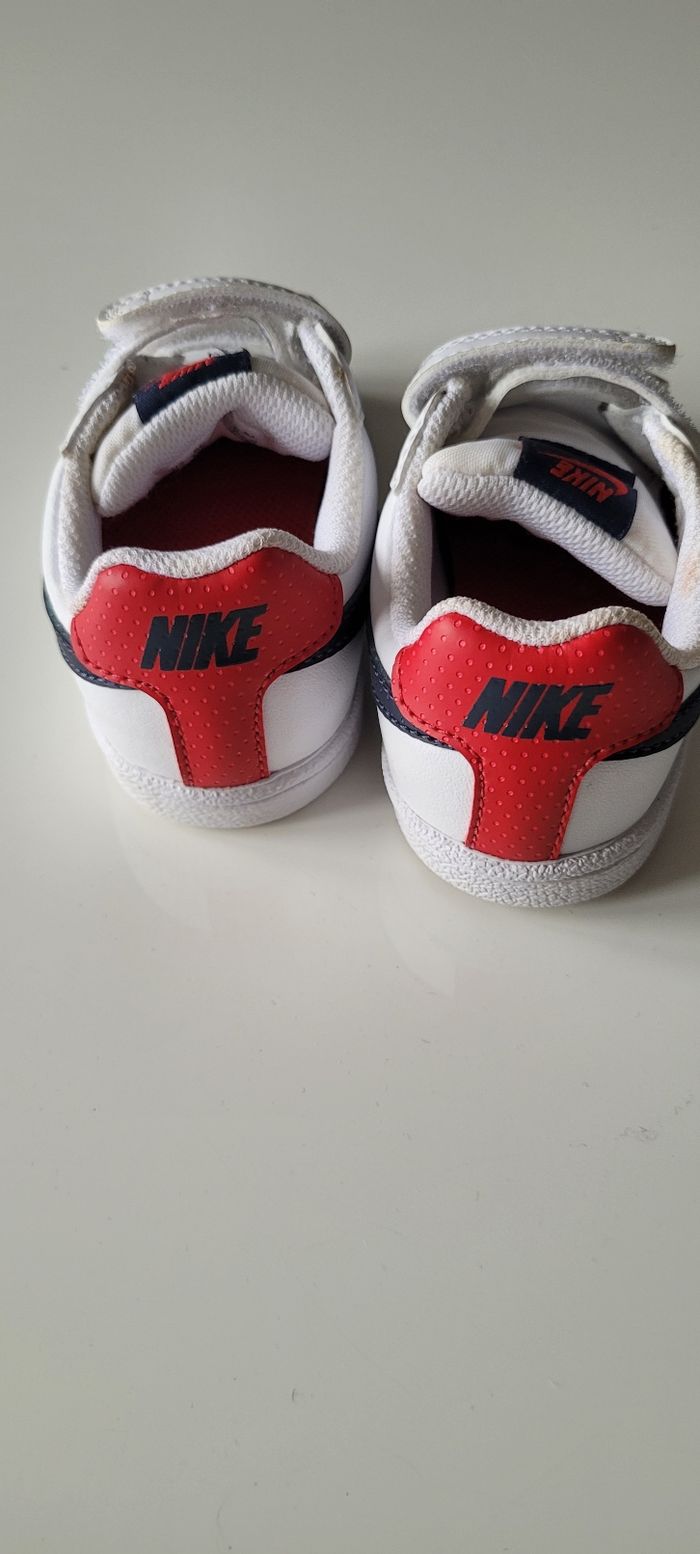 Baskets Nike 22 neuves - photo numéro 4
