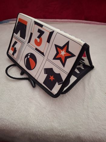 Jouet bébé contraste