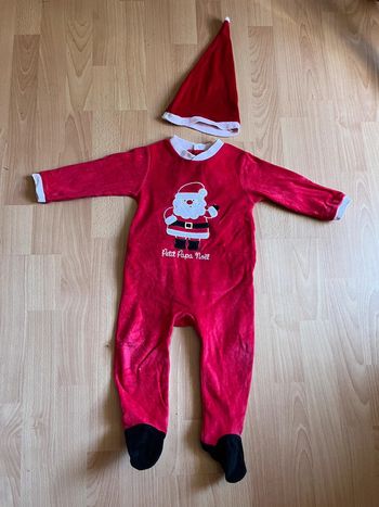 Beau pyjama/grenouillère en velours rouge «père noël » T. 18 mois/81 cm + son bonnet