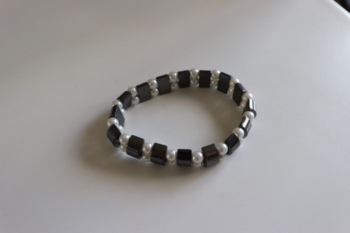 Bracelet noir et blanc - photo numéro 2