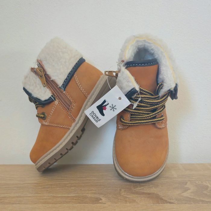 Chaussures taille 22 neuves 🧸