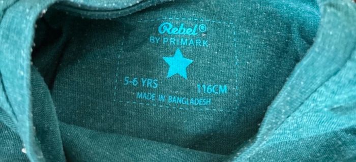 T-shirt manches longues - primark - 2€ - taille 5/6ans - photo numéro 3