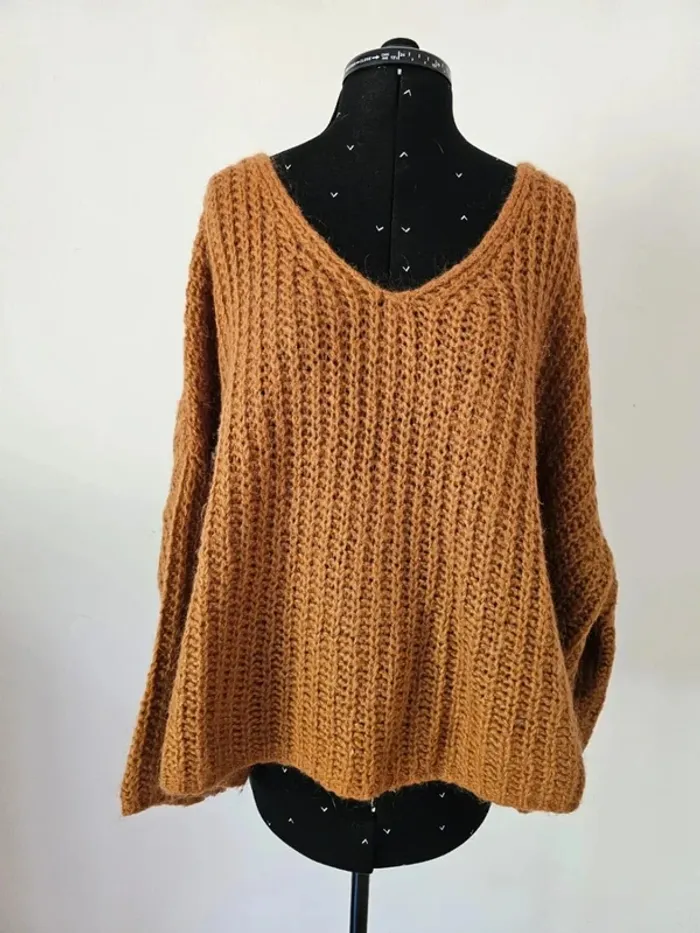 Pull oversize femme col V camel – Made in Italy, maille douce et tendance