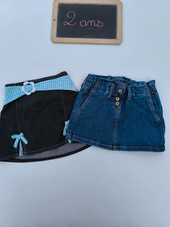 Lot de 2 jupes taille 2 ans en très bon état