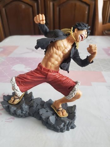 Figurine one piece monkey.d.luffy