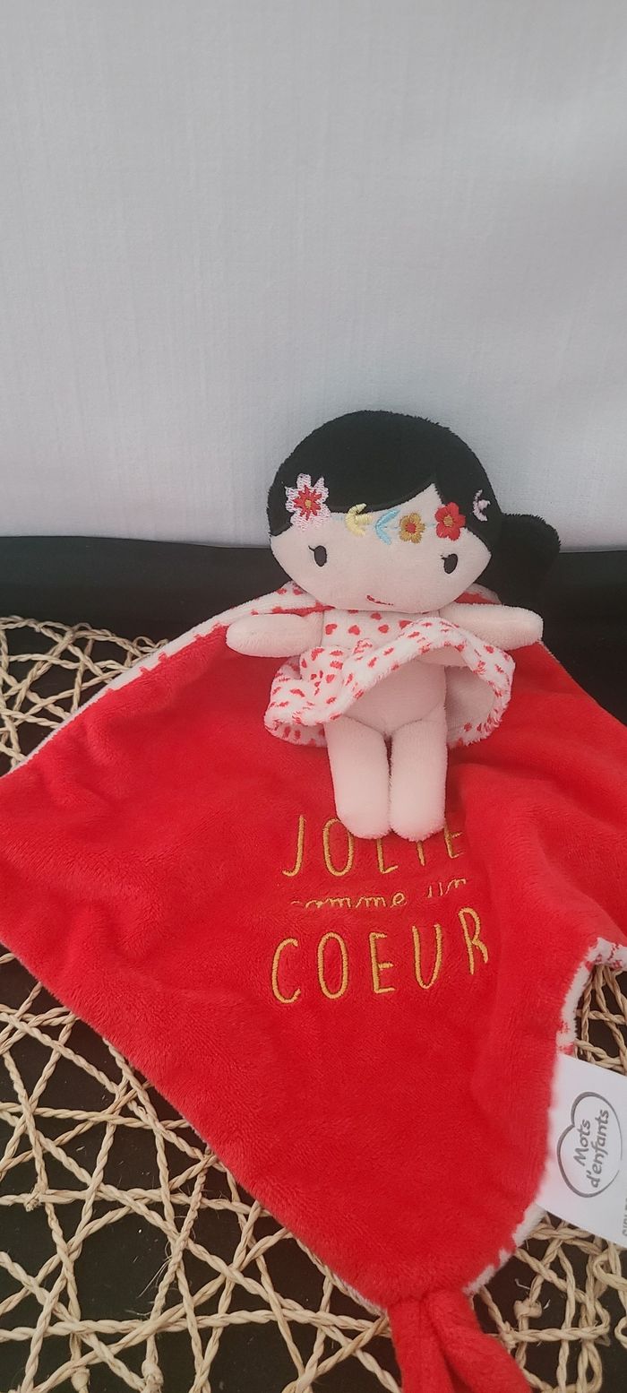 Poupée MOTS D'ENFANTS doudou cape "JOLIE comme un COEUR" - photo numéro 3