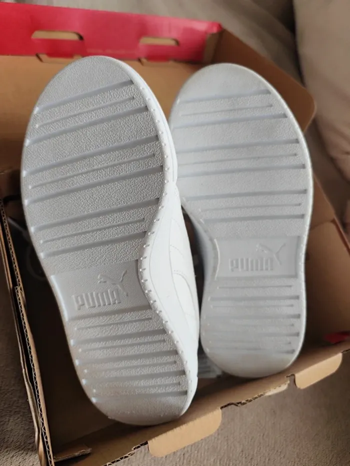 Paire de baskets blanches puma 31 neuf - photo numéro 8
