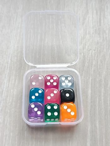 Boîte de 9 dés